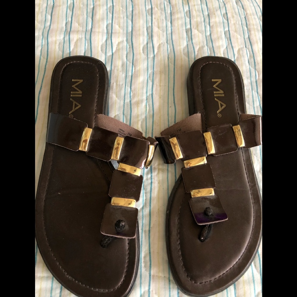Mia sandals